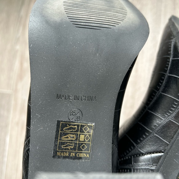 Boots - Picture 4 of 7